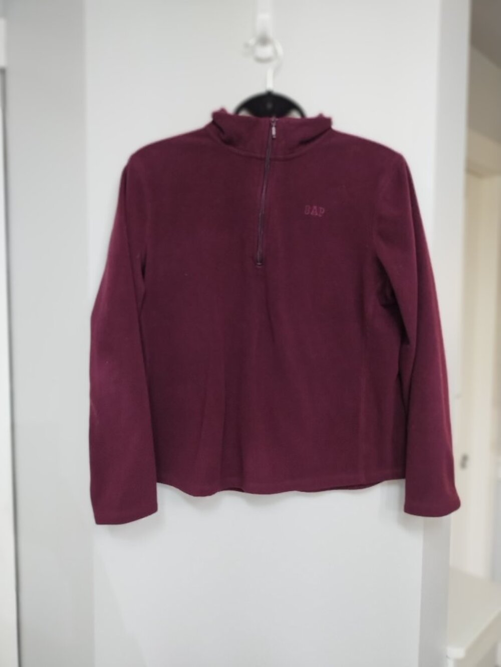 Deep burgundy 1/4 zip GAP pullover fleece